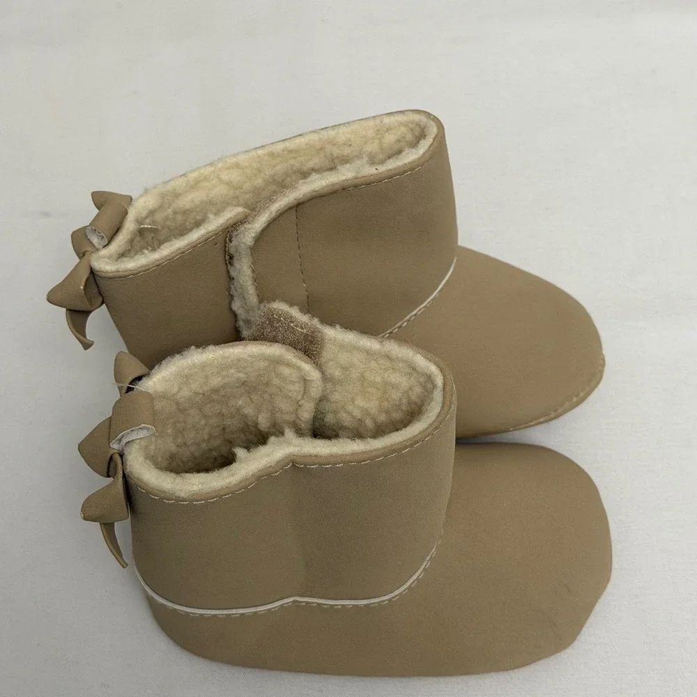 OshKosh B'gosh Tan Bow Booties & Romirus Grey Fringe Moccasins Baby Size 3